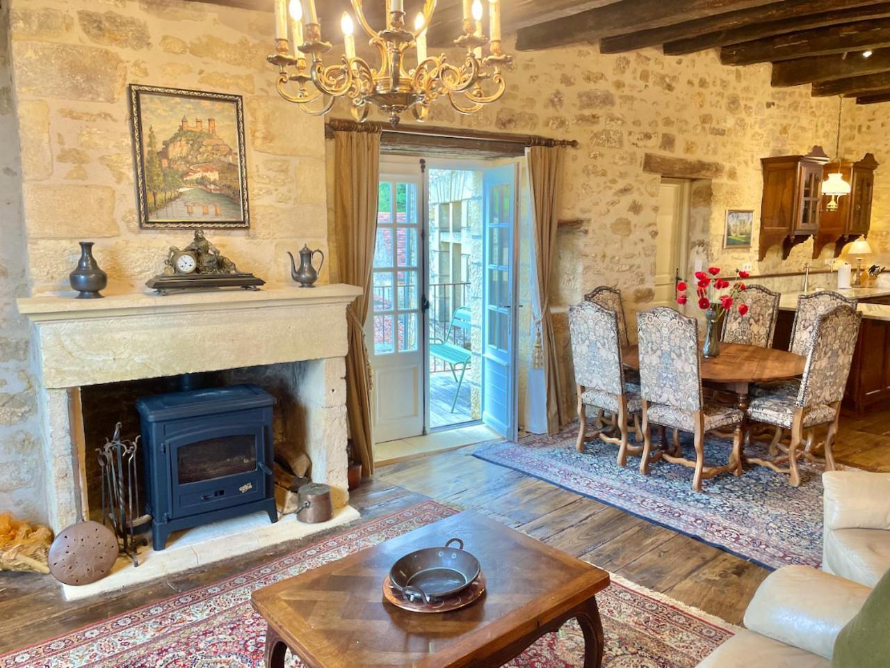 Vakantiehuis New Listing! Maison Delluc With Spectacular Vistas Beynac-et-Cazenac